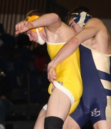 fight and wrestlers 5cbc30d5d4471.jpg