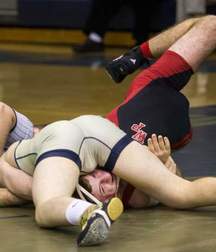 fight and wrestlers 5cbc30e9cf212.jpg