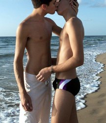 delicate kisses of love 5cbc31bb42245.jpg