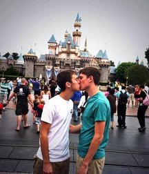 delicate kisses of love 5cbc31c88eede.jpg