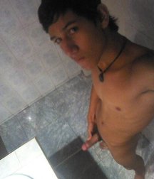 boys with delicate white skin 5cbd55ff62440.jpg