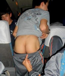 straight boys on the bus 5cbf6925857da.jpg