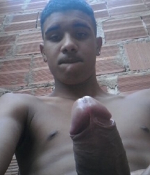 the boys alone at home 5cbf6a8bd23b1.jpg