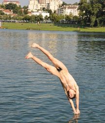 straight boys dive naked 5cc1dfdb47992.jpg