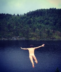 straight boys dive naked 5cc1dfe5479bd.jpg