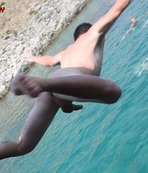 straight boys dive naked 5cc1dff348208.jpg