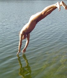 straight boys dive naked 5cc1dff49857f.jpg