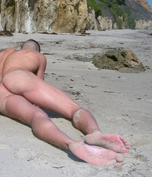 happily relax on the beach 5cc3f7ecdfb4a.jpg