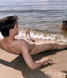 happily relax on the beach 5cc3f7f067a9b.jpg