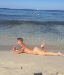 happily relax on the beach 5cc3f81300fef.jpg