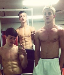 I do selfies with friends 5ccd1f6adb4c4.jpg
