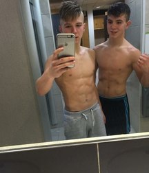 I do selfies with friends 5ccd1f70b59b6.jpg