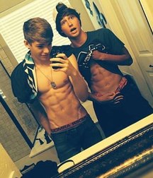 I do selfies with friends 5ccd1f777b53b.jpg