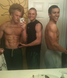 I do selfies with friends 5ccd1f871c5b4.jpg