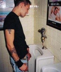 I pee in the urinal 5cd9d362f3930.jpg