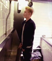 I pee in the urinal 5cd9d36e5f63b.jpg