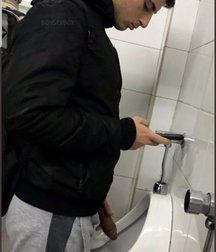 I pee in the urinal 5cd9d3738eeba.jpg