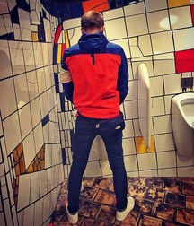 I pee in the urinal 5cd9d376bf247.jpg