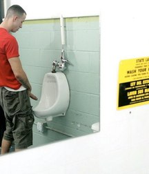 I pee in the urinal 5cd9d37982138.jpg