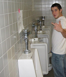 I pee in the urinal 5cd9d3837297c.jpg