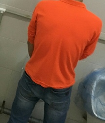 I pee in the urinal 5cd9d3872dd94.jpg