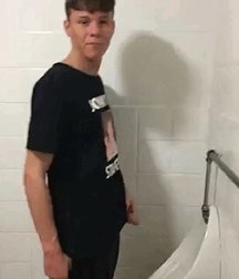 I pee in the urinal 5cd9d39303d57.jpg