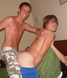 play with friends 5ce03a9a204cd.jpg