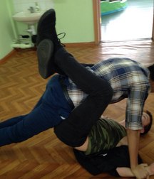 play with friends 5ce03ab979a0a.jpg