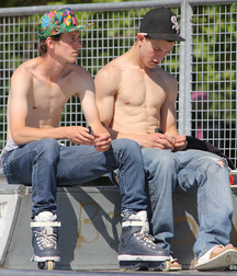 Friends 5ce03b53d1f7f.jpg