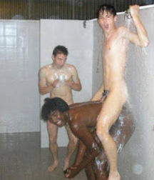 straight guys in the shower 5ce232037fe71.jpg