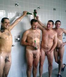 straight guys in the shower 5ce232077d1e3.jpg