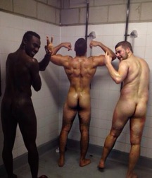 straight guys in the shower 5ce23209bc52f.jpg