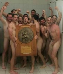 straight guys in the shower 5ce2320da05eb.jpg