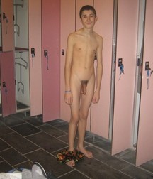 indiscreet look in the locker room 5cec34ed2428f.jpg