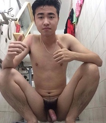 crouched and naked 5ceed77015bb1.jpg