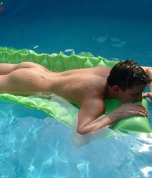 float naked 5ceed830371ed.jpg
