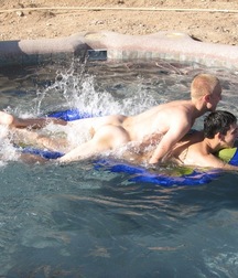 float naked 5ceed83b0bd29.jpg