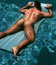 float naked 5ceed854bbb84.jpg
