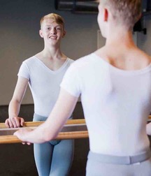 the graceful features of the dancers 5cf01603bc65c.jpg