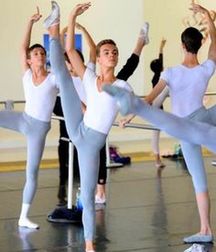 the graceful features of the dancers 5cf0163813b8e.jpg
