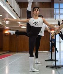 the graceful features of the dancers 5cf016404e46c.jpg