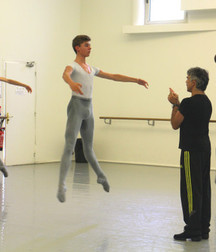 the graceful features of the dancers 5cf01651790b6.jpg