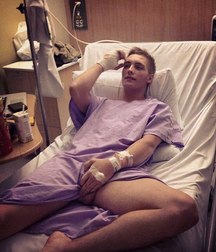 injured but sexy guys 5d05c883e7b77.jpg