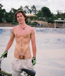 with the pubis uncovered 5d0bd44131ff6.jpg