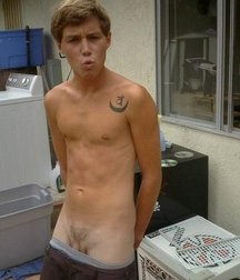 with the pubis uncovered 5d0bd44bdd581.jpg