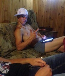 straight boys are beautiful 5d237e9ae24d6.jpg