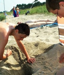 being naked with friends 5d2758ac6fa60.jpg