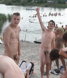being naked with friends 5d2758dc2a12e.jpg