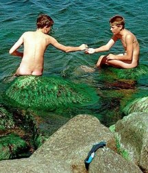 being naked with friends 5d2758e60983a.jpg