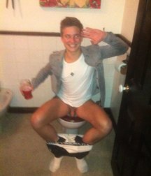 the boy is sitting on the toilet 5d2ae5b2aa7c3.jpg
